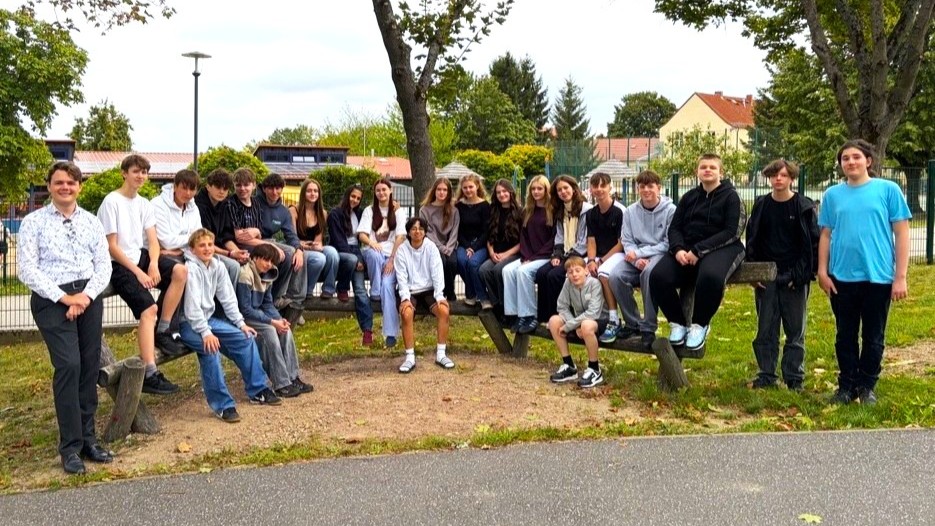 Klassenfoto der Schülerinnen und Schüler der Klasse 9 im Schuljahr 2026/27.