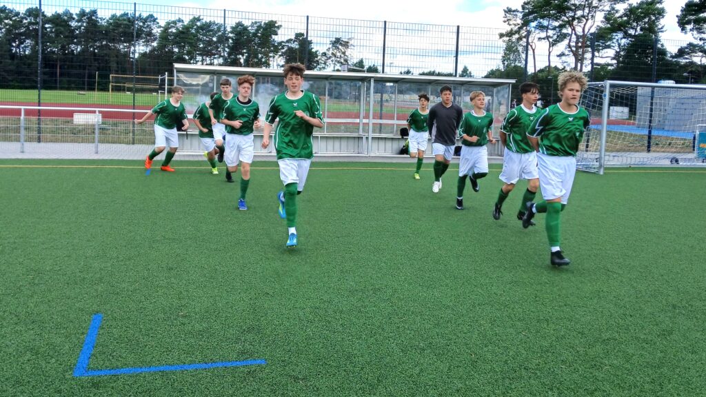 Schüler des Freien Joachimsthaler Gymnasiums beim Fussballturnier